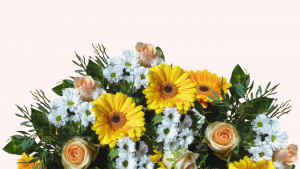 Un mazzo di fiori con rose e gerbere per San Valentino